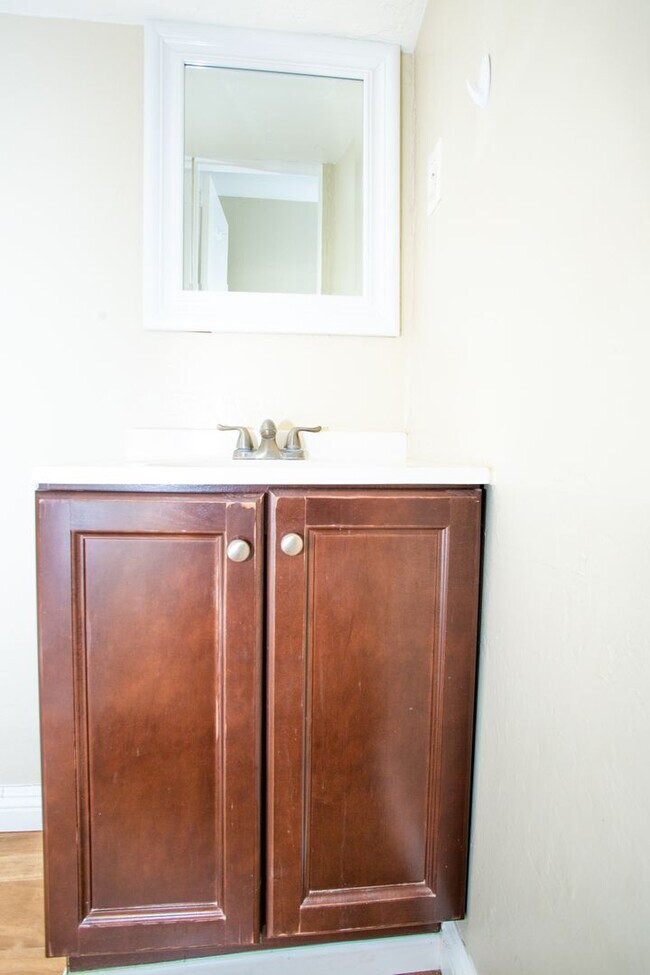 Building Photo - 915 E Balboa Blvd