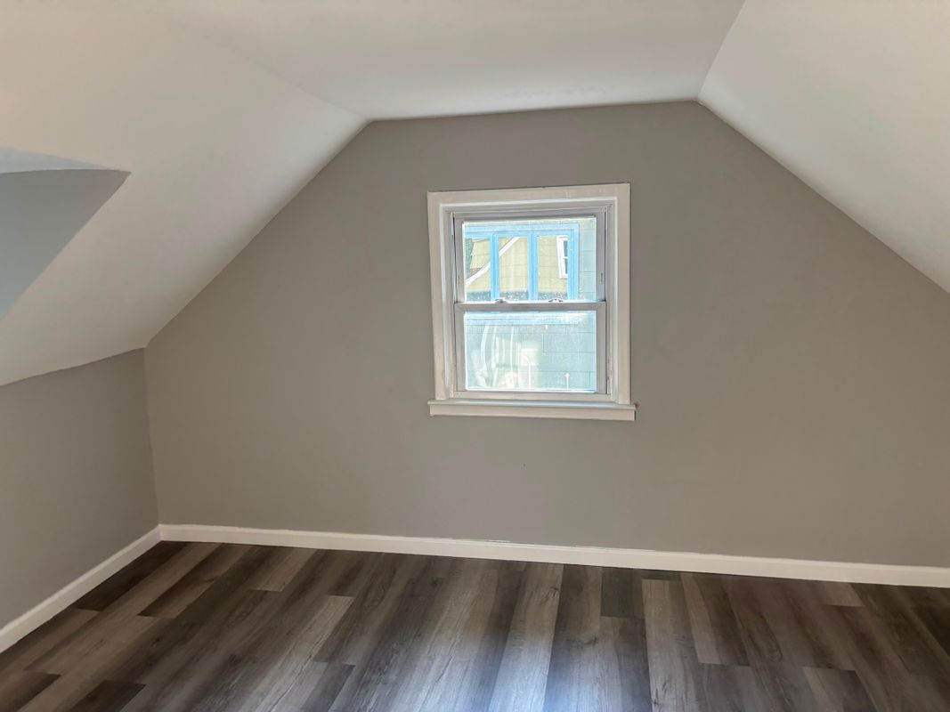 Building Photo - 69 Rugby Dr W