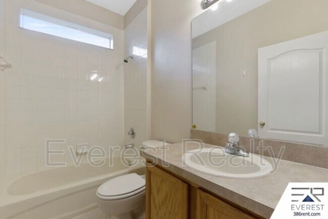 Building Photo - 14 Rymsen Ln
