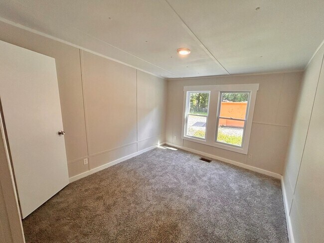 Building Photo - 415 Old Statesville Rd