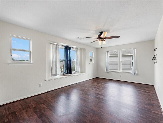 Building Photo - 14203 Broad Cypress Ct