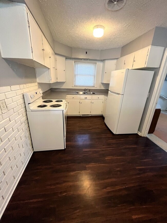 Building Photo - Charming 2 Bed / 1 Bath Home in Omaha – Fe...