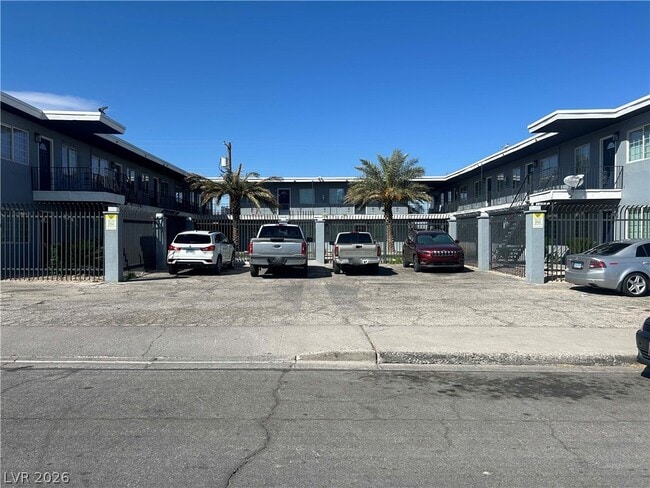 Building Photo - 412 W Monroe Ave