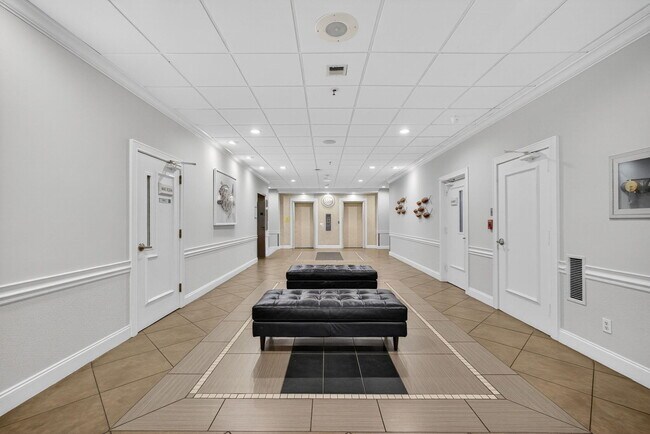 Building Photo - 1300 Jimmy Buffett Mem Hwy