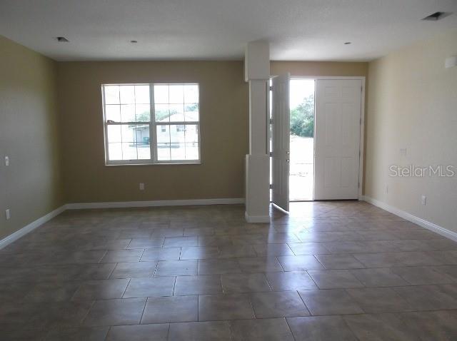Building Photo - 497 MacArthur Dr