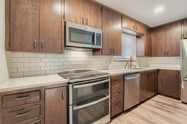 Building Photo - 2000 Cody Ct