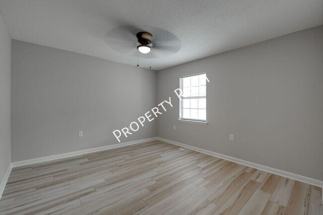 Building Photo - 340 Alpine Dr