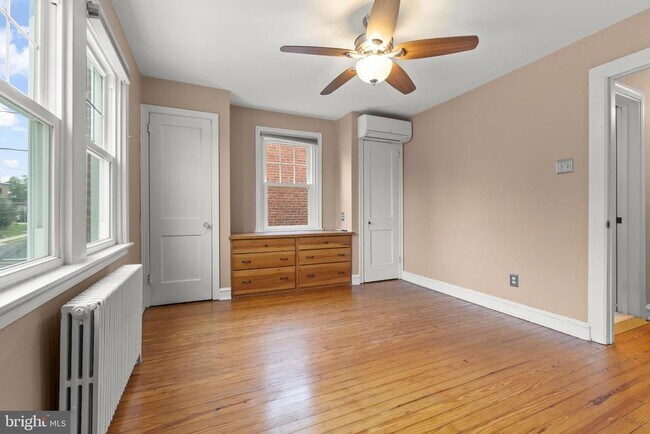 Building Photo - 15 Elm Ave
