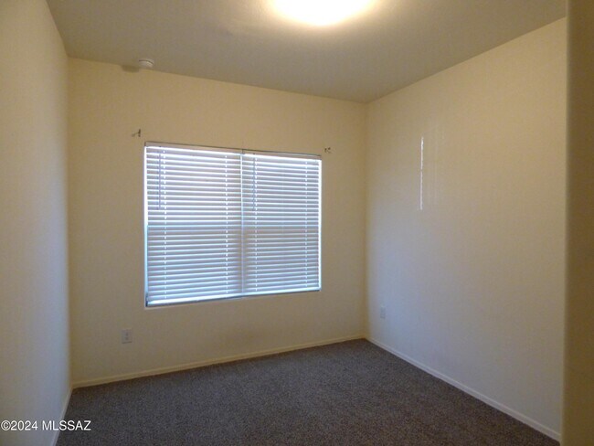 Building Photo - 10208 N Crooked Peak Trail