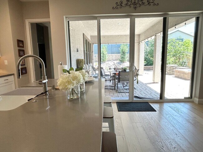 Building Photo - Luxury 55+ Executive Home- Fully Furnished