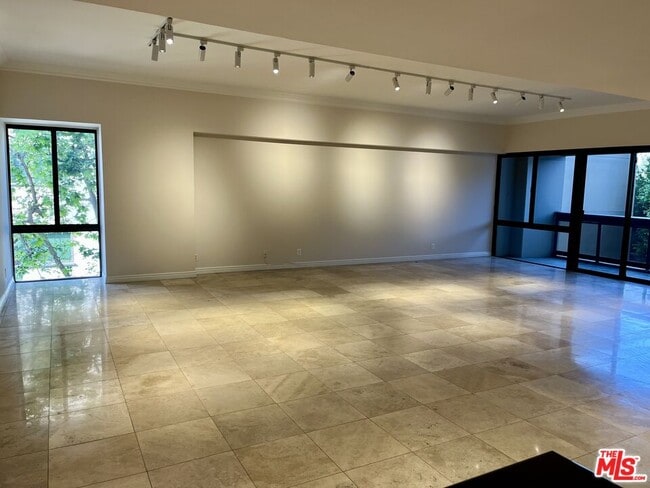 Building Photo - 10445 Wilshire Blvd