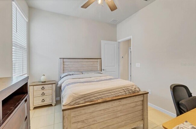 Building Photo - 1872 Summer Serenity Dr
