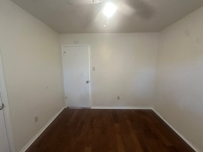 Building Photo - 9515 Brook Green