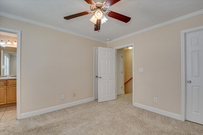 Building Photo - 150 Village Run