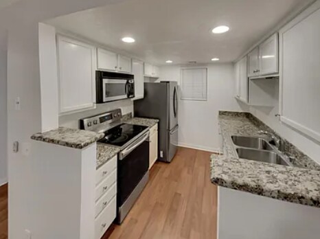 Building Photo - 12059 Alta Carmel Ct