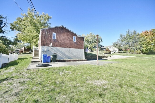 Building Photo - Charming 3-Bedroom/2-Bathroom Home in White Hall