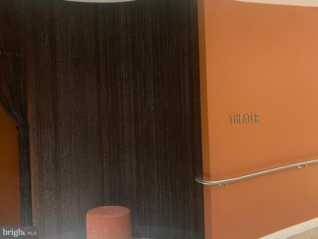 Building Photo - 5750 Bou Ave