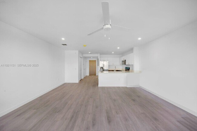 Building Photo - 20 NE 19th Ave