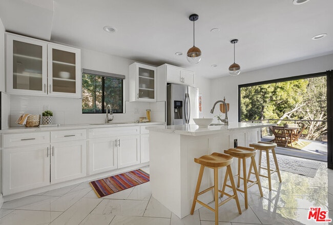 Building Photo - 1057 N Ave 49