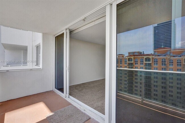 Building Photo - 3140 S Ocean Dr