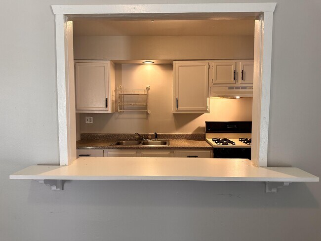 Building Photo - 334 Raymond St