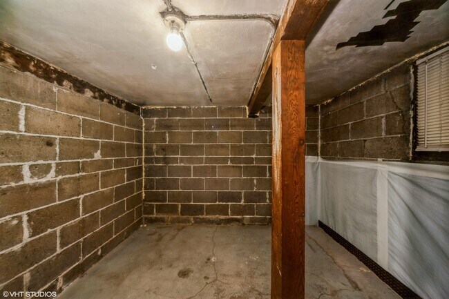 Building Photo - 848 Lee St