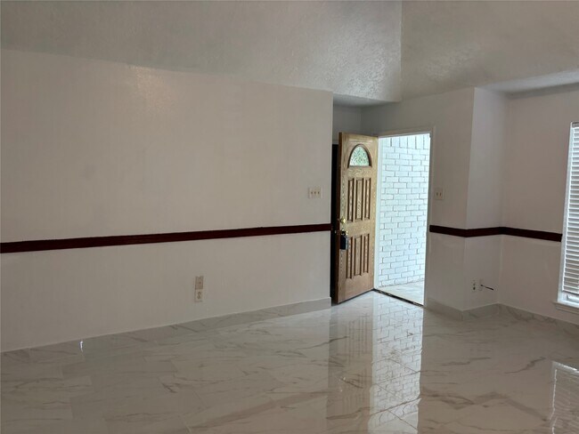 Building Photo - 2514 Radcliffe Dr