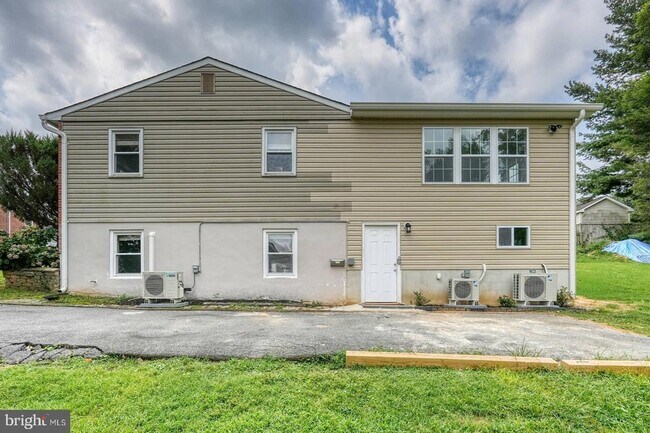 Building Photo - 5808 Meridale Rd
