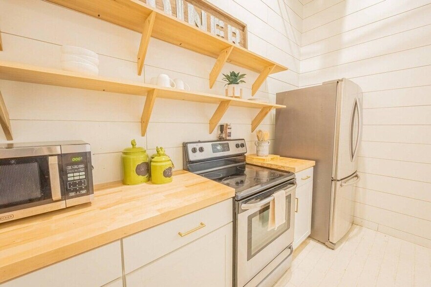 Building Photo - 269 N Hull St