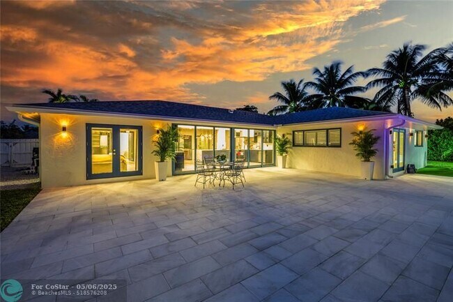 Building Photo - 3255 Lakeview Blvd