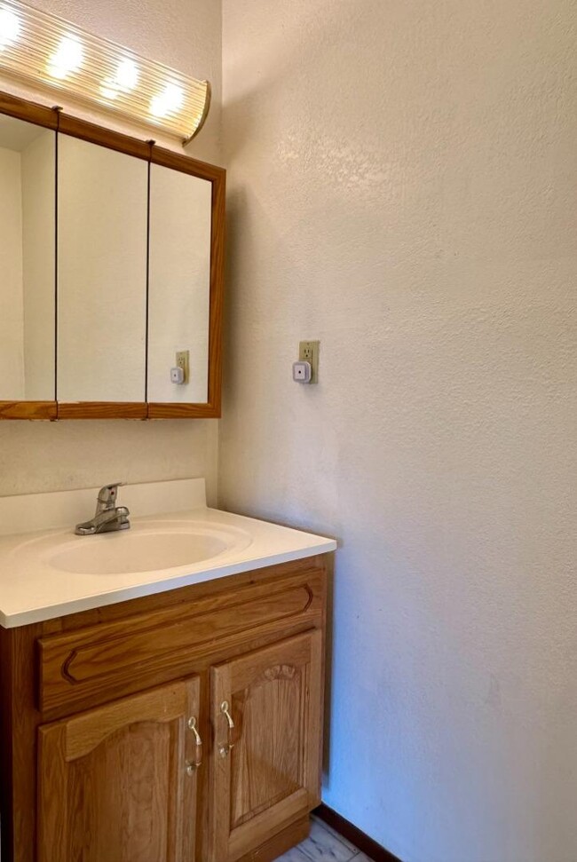 Building Photo - 3038 Canyon Rd