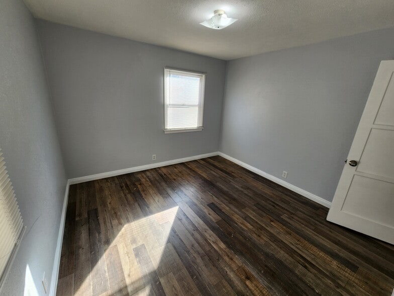 Building Photo - 7910 Nagle Ave