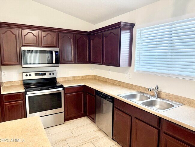 Building Photo - 13927 W Port Royale Ln