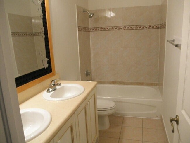 Building Photo - 912 Talia Cir