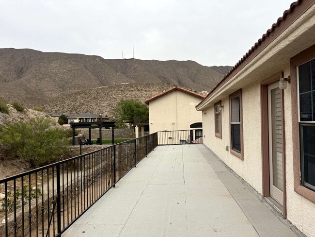 Building Photo - 317 Zenith Dr