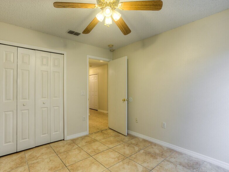 Building Photo - 2850 Afton Cir