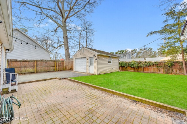 Building Photo - 14 Chestnut St