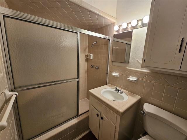 Building Photo - 2100 Redwood Pl