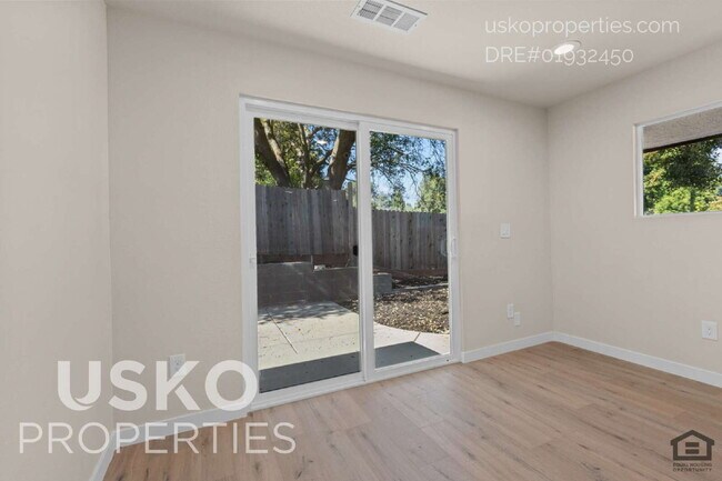 Building Photo - "Charming 2-Bedroom 1-Bath in Fair Oaks!"
