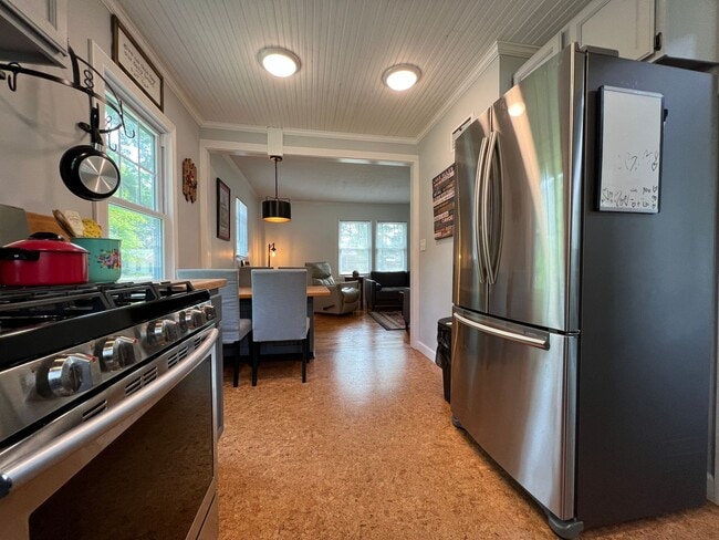 Building Photo - Great Furnished Home in TC