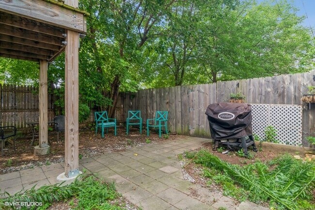 Building Photo - 1706 N Kimball Ave