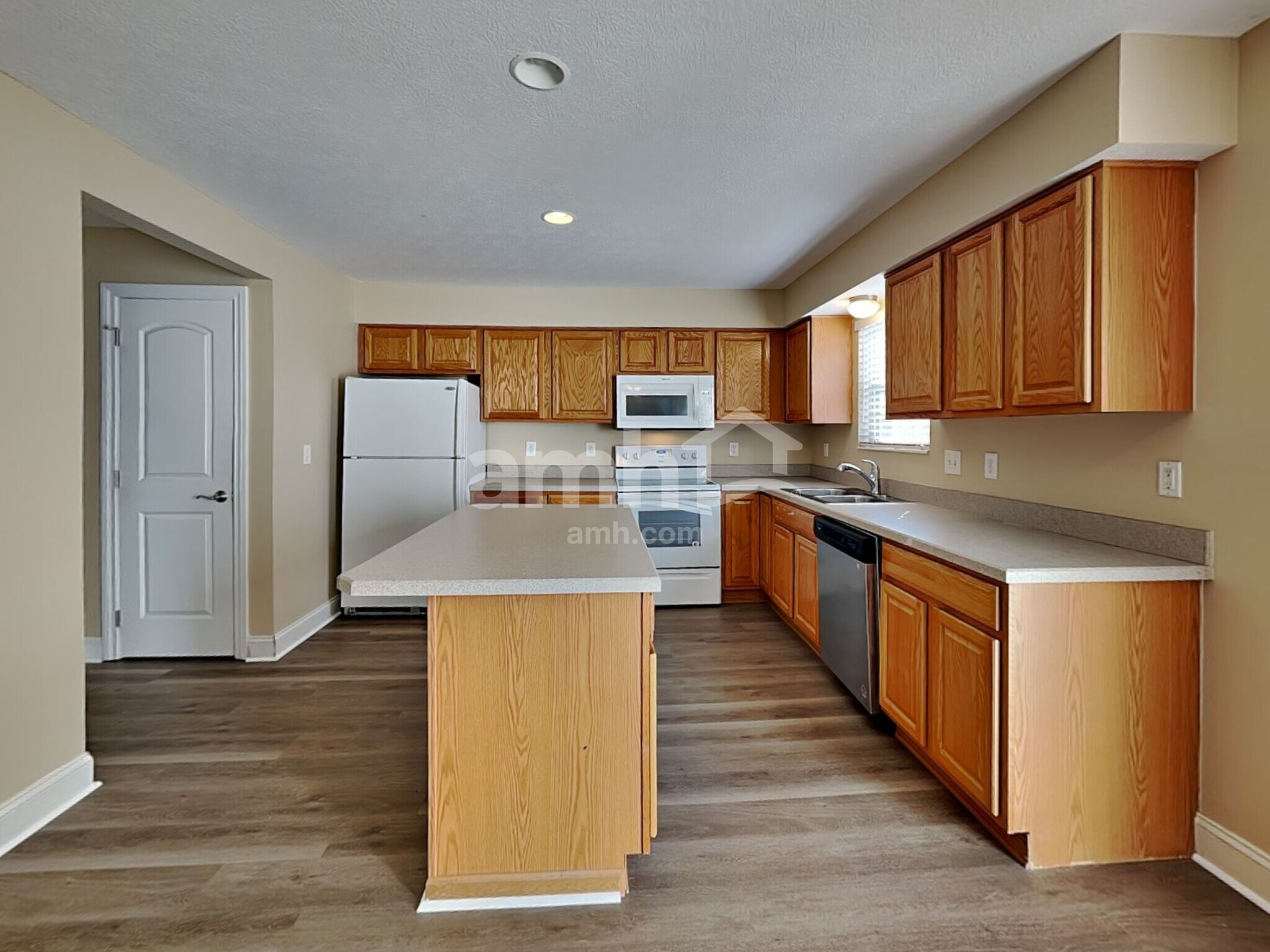 Building Photo - 516 Longview St