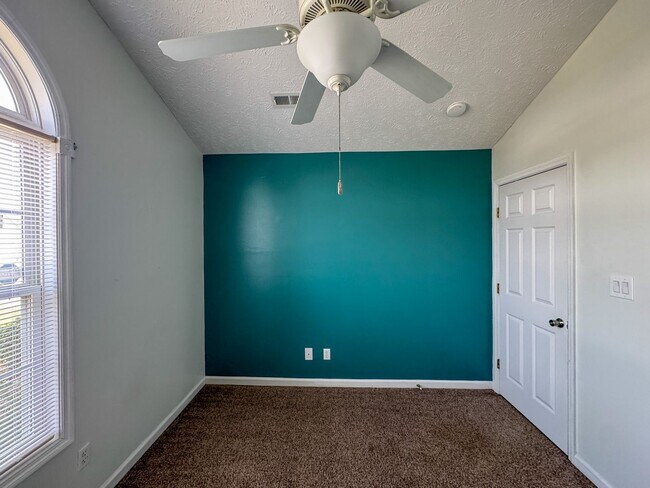 Building Photo - Charming 3 Bed 2 Bath Home with Bonus Room