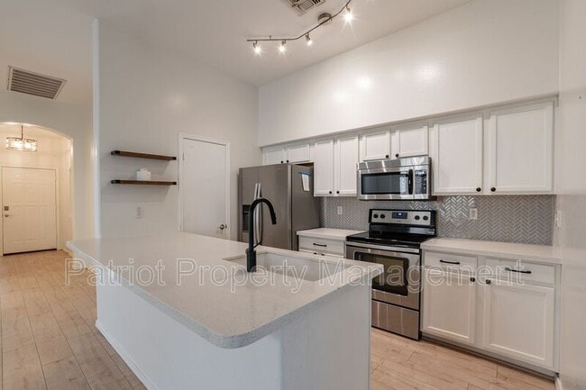 Building Photo - 16728 S 22nd St