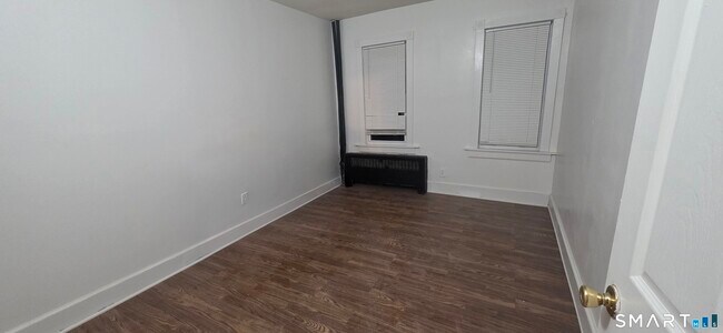 Building Photo - 137 Birch St