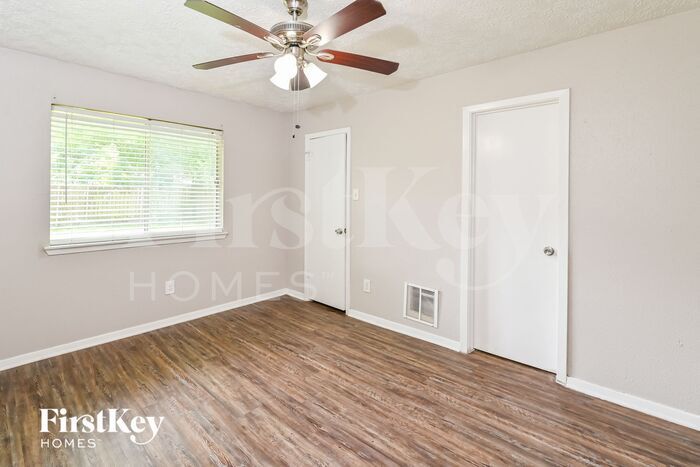 Building Photo - 15823 Baybriar Dr