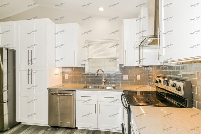 Building Photo - 106 Silica Dr