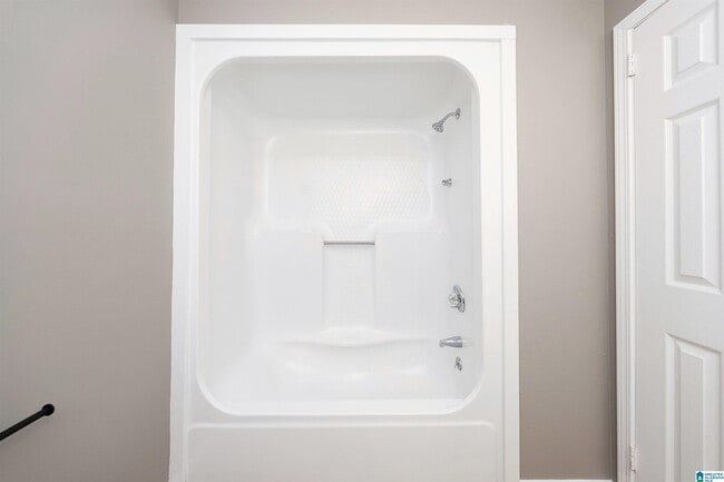 Building Photo - 18 Polaris Cir