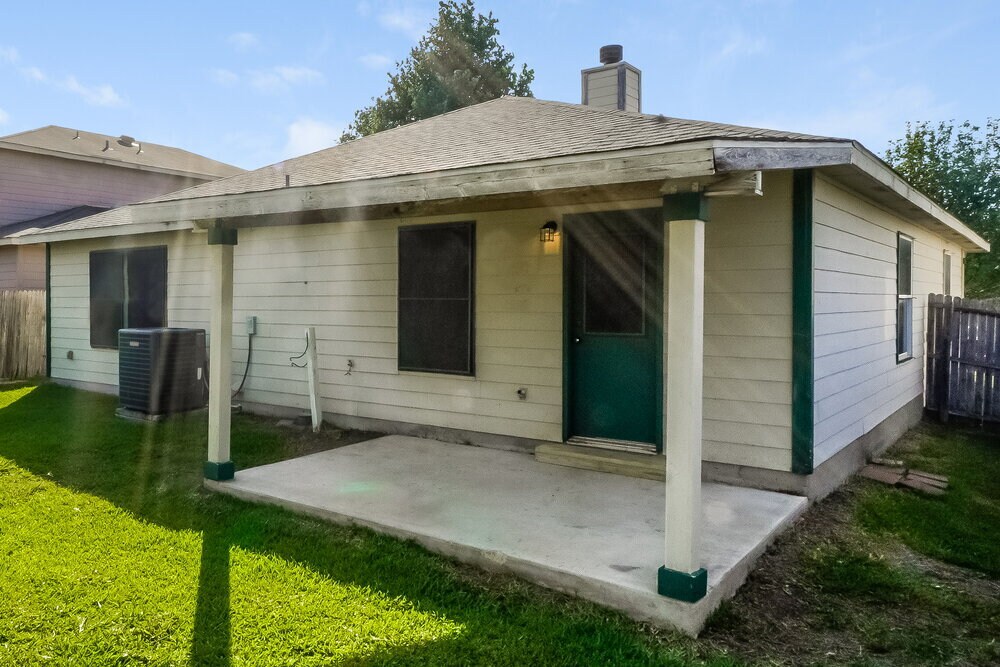 Building Photo - 120 Bay Willow