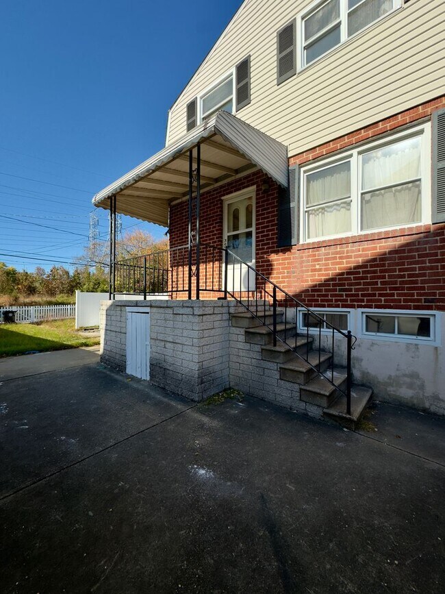 Building Photo - Charming 3 Bedroom/2 Bathroom Townhome in Rosedale, MD!
